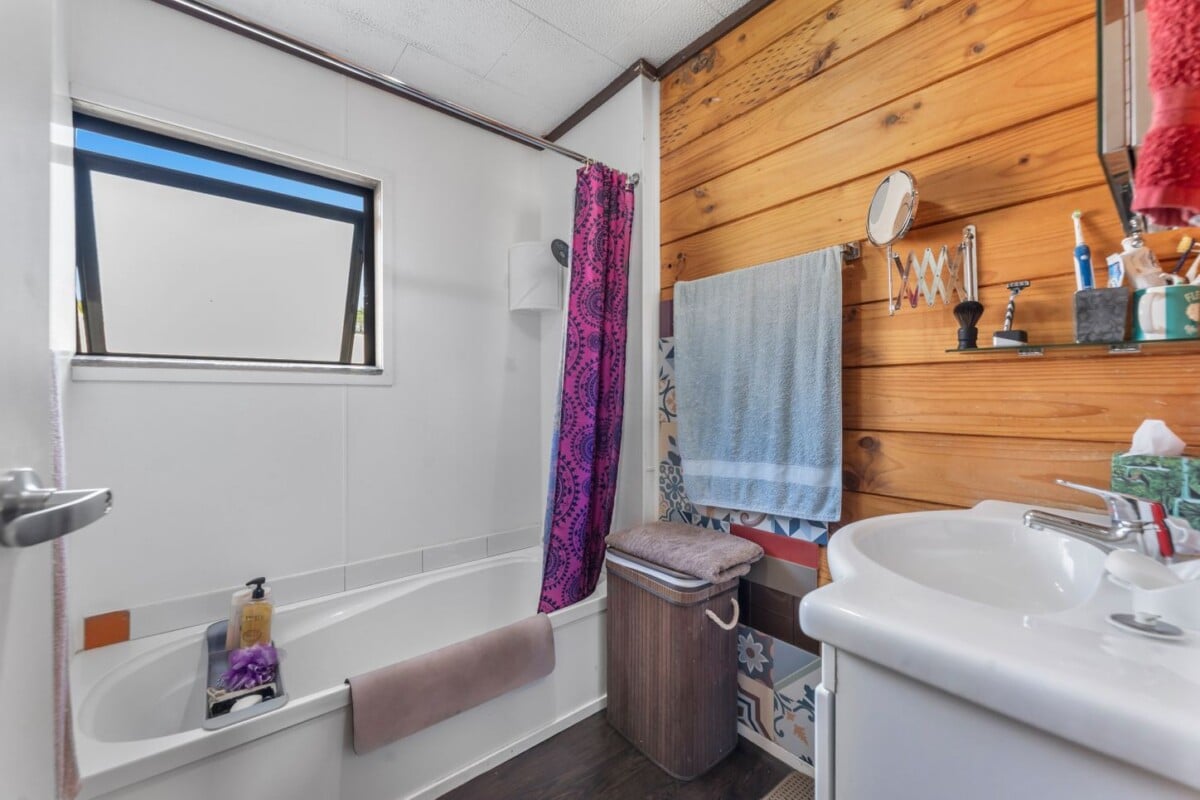 Separation = Opportunity for First Home Buyer, 3 beds house with carport on 1/2 share of 703sqm section, minutes from Birkenhead Shopping Mall and local amenities right in the heart of Birkdale, 1/32 Gatman Street, Birkdale, Auckland