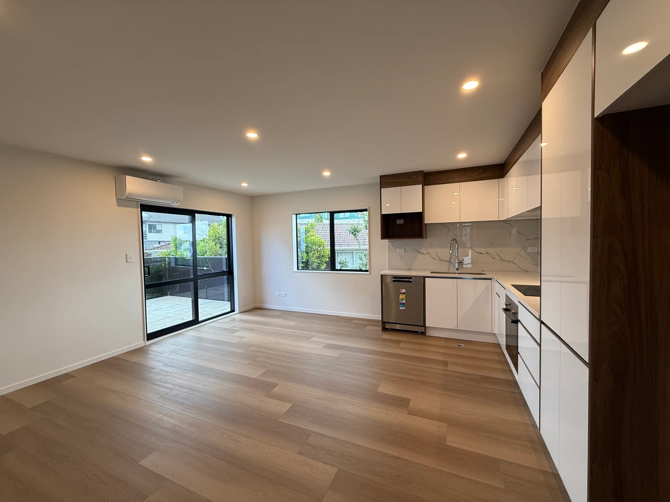 Freehold smart layout 2 beds 2.5 baths home, ground floor versatile room with 1 bath, Walk to Highland Park Shopping Centre, Zoned for Howick Primary, Howick Intermediate, and Pakuranga College, 7/24 (Lot 4) Aberfeldy Avenue, Highland Park, Auckland
