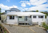 Standalone 3 beds house with garage and car parks, close to WestCity Waitakere Mall, Lincoln Road Shopping Centre, local schools, 5/7 Duncan Avenue, Te Atatu South, Auckland