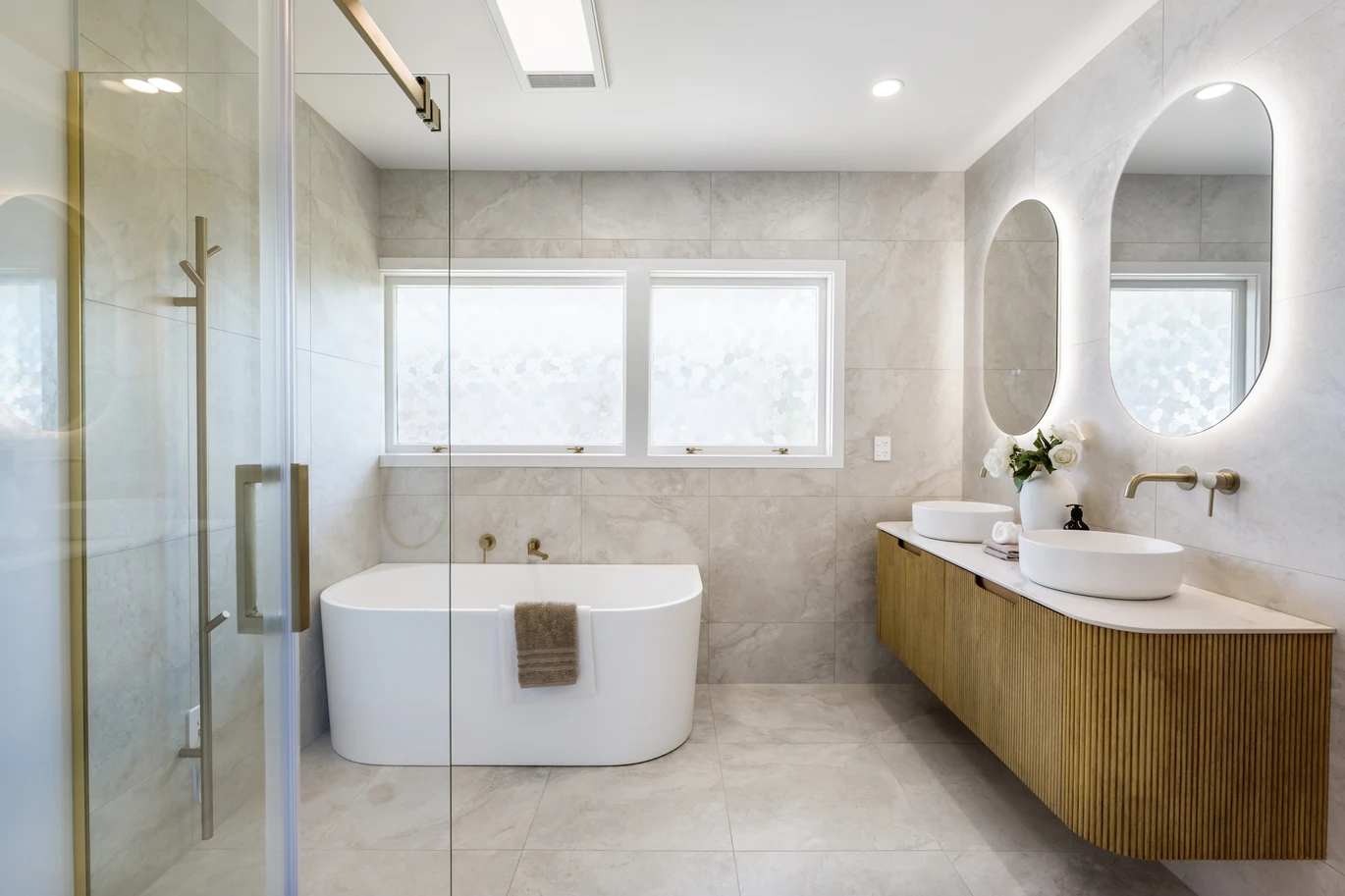Renovated 4 beds 2 baths house on 733m2 section, Zoned for Westlake Girls High School and close to shops, supermarkets, sports facilities, motorway access, and just metres from Takapuna Golf Course, 20 Marywil Crescent, Hillcrest, Auckland