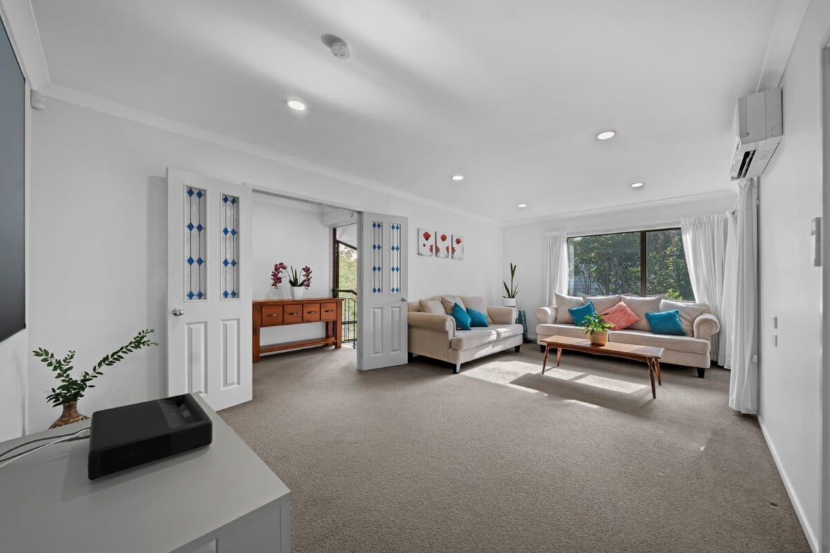 Macleans College Zone, 195m2 3 beds + office room 2 baths house with double garage on 768m2 section, minutes to schools, Howick Village, Highland Park shopping, and Half Moon Bay Marina, beaches, 4 Janome Place, Bucklands Beach, Auckland