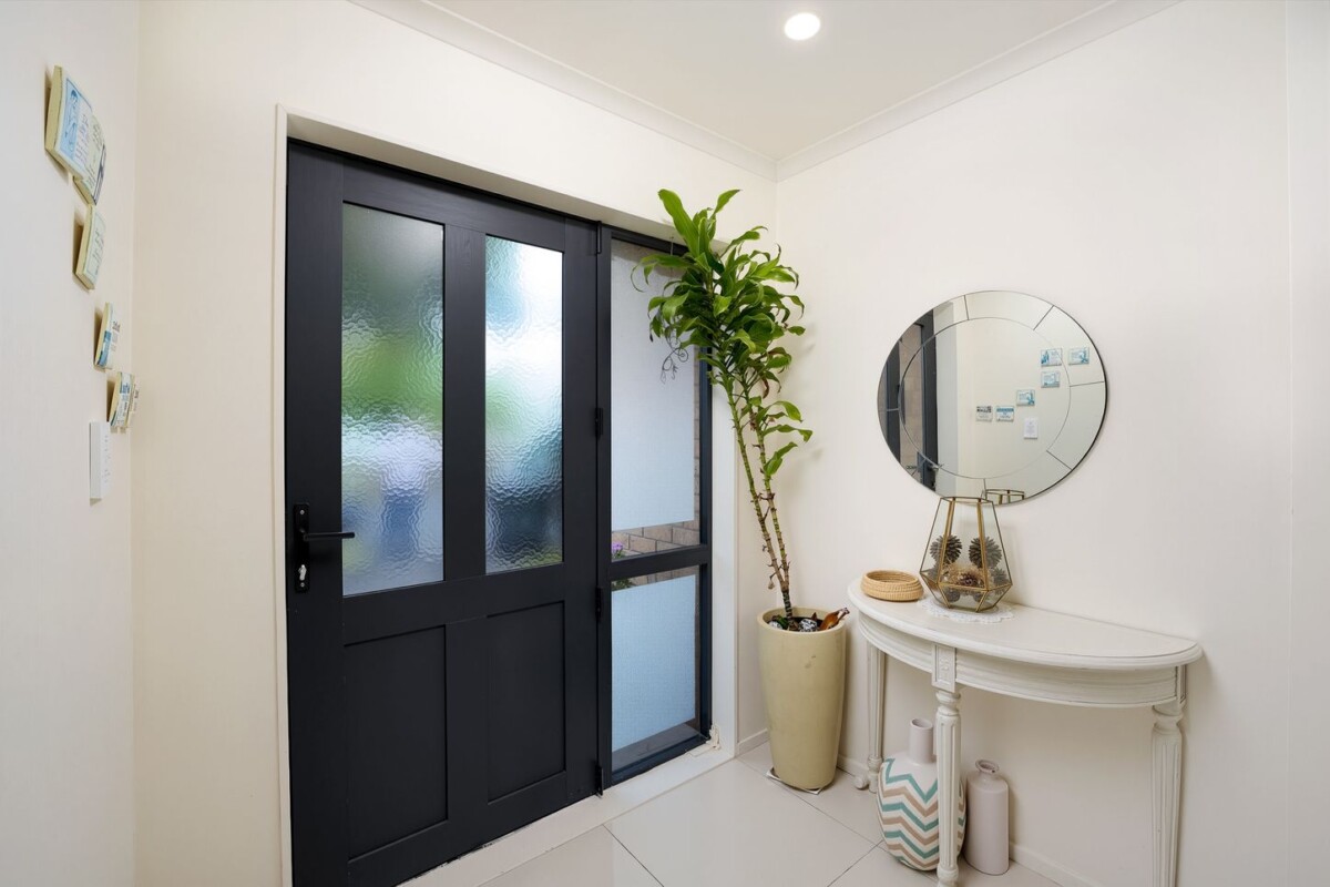 Overseas Family Calling, 140m2 3 beds 1.5 baths house on 460m2 section, a short stroll to Parrs Park, minutes from WestCity Mall, Glen Eden and Sunnyvale train stations, 20 Pyramid Place, Glen Eden, Auckland