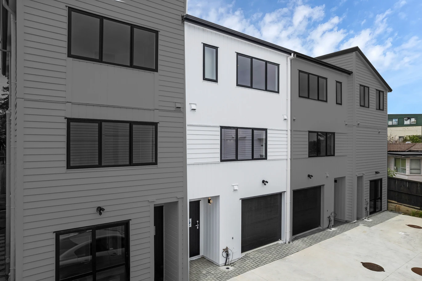 Brandnew freehold 3 beds 3.5 baths home with 3 ensuites and garage, walks to Highland Park Shopping Centre,, zoned for Howick Primary, Howick Intermediate, and Pakuranga College, 4/24 (Lot 6) Aberfeldy Avenue , Highland Park, Auckland