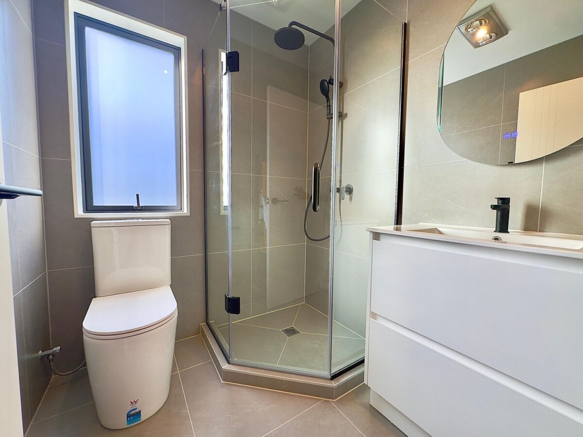 10-Year Master Build Guarantee, brandnew 2 beds 1.5 baths home with car park, close to schools, shops, parks, 12 Taratoa Street, Point England,, Auckland