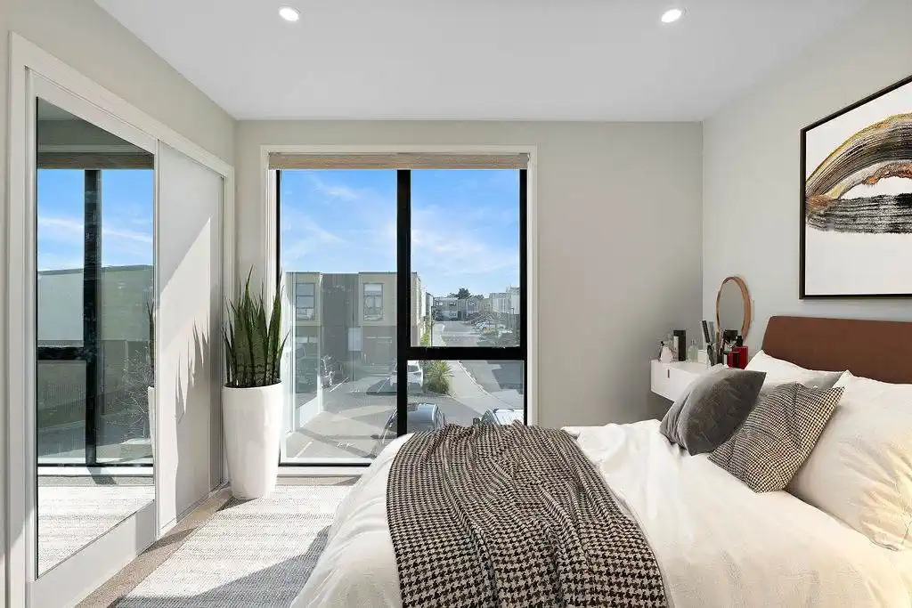 3 beds 1 bath home with car park, 0.2 km to Papatoetoe High School, 0.6 km to Papatoetoe East School, 2 km to Papatoetoe Intermediate, 3/23 Parson Lane, Papatoetoe, Auckland