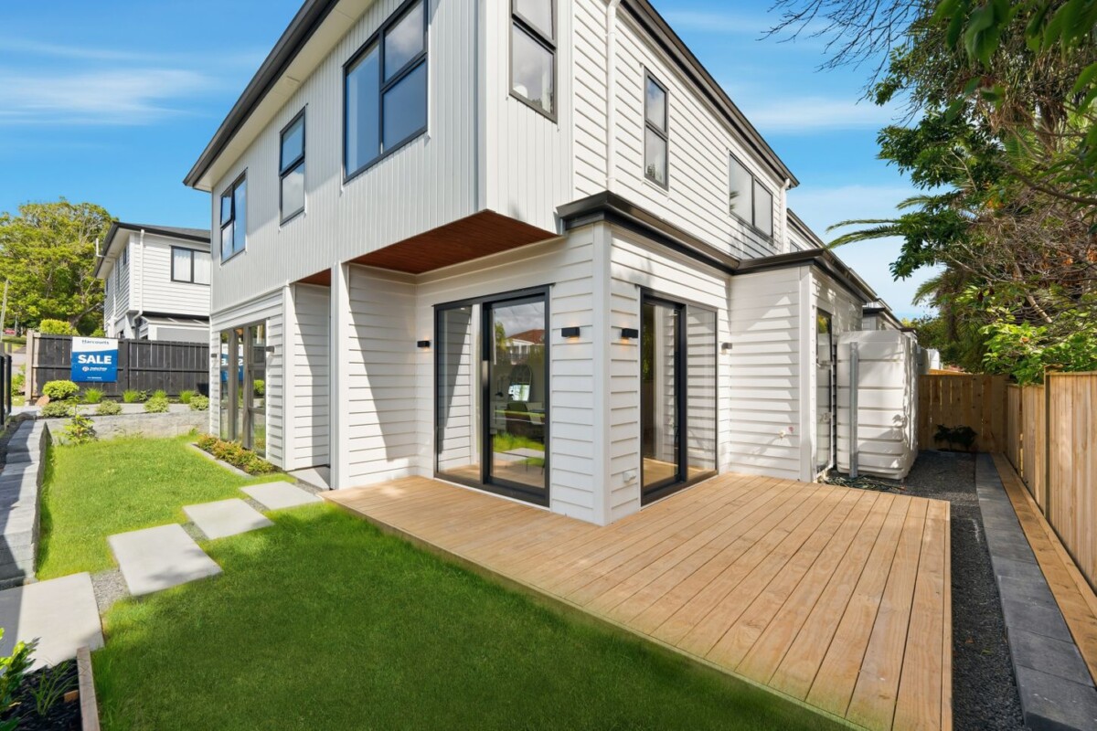 152m2 brandnew standalone 4 beds 2.5 baths home on 225m2 section, just moments from Lynn Mall, train links, parks, and local schools, 141A Seabrook Avenue, New Lynn, Auckland