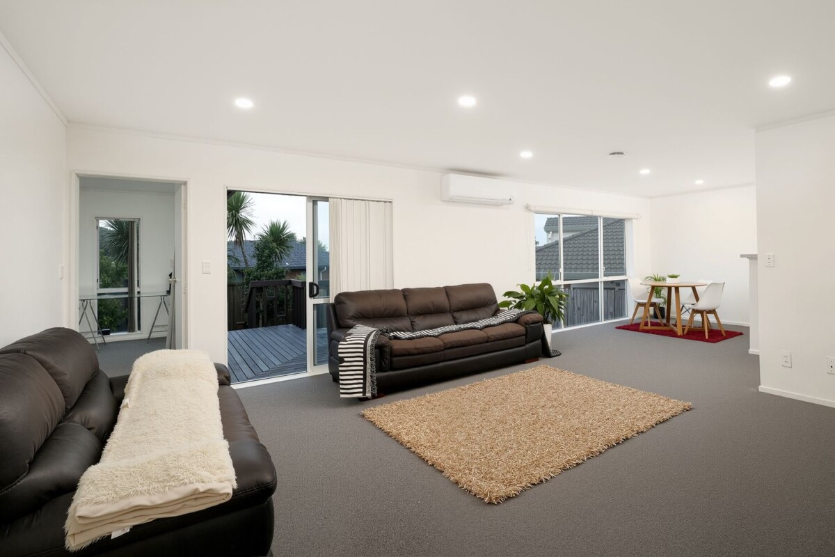 Once over a decade, Motivated owners relocate closer to the city, 140m2 brick and tile 3 beds 2 baths house on 452m2 section, Just a stone’s throw from WestCity, supermarkets, 9 Wattle Road, Sunnyvale, Auckland