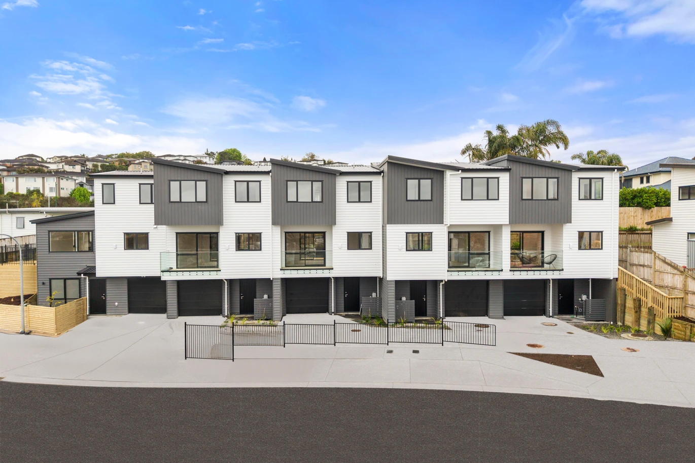 10-Year Stamford Building Warranty, 125m2 Brandnew freehold 3 beds 2.5 baths home with garage, close to schools, Westfield Albany, Massey University, motorway access, Lot 4/13 Rengarenga Rise, Fairview Heights, Auckland