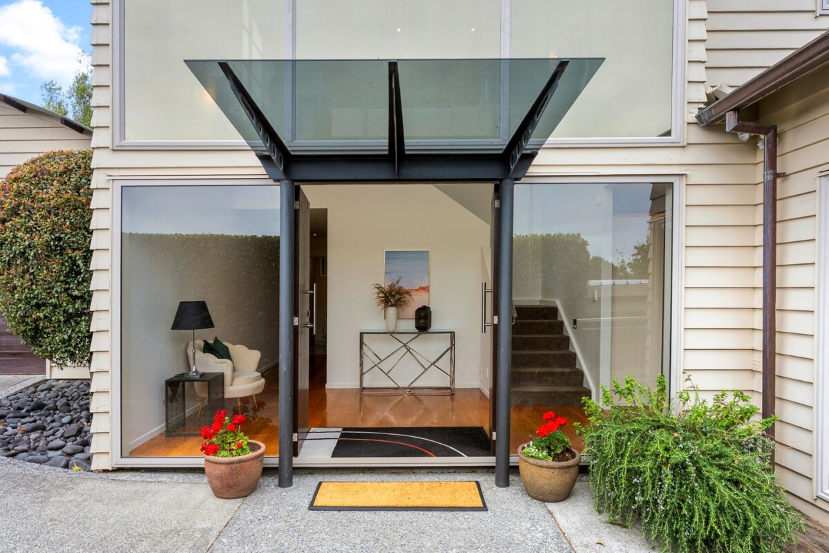 251m2 modern 3 beds 3 baths house with A separate media room and double garage on 527m2 section, with sweeping views over Westmere and the Seddon Fields, 15B Richard Street, Westmere, Auckland