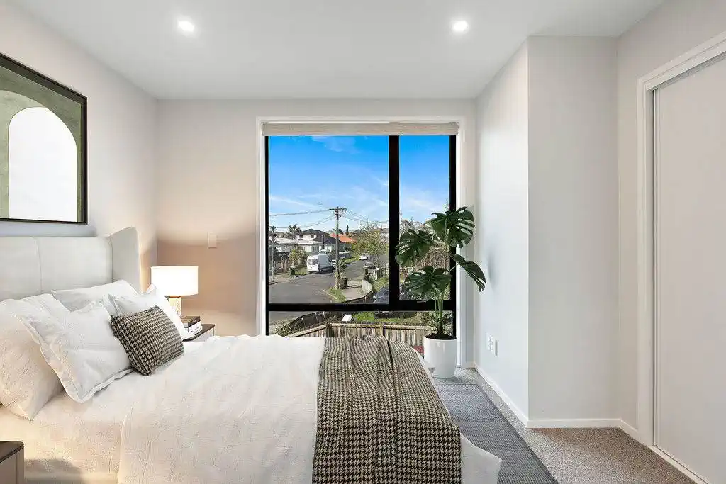 3 beds 1 bath home with car park, 0.2 km to Papatoetoe High School, 0.6 km to Papatoetoe East School, 2 km to Papatoetoe Intermediate, 3/23 Parson Lane, Papatoetoe, Auckland