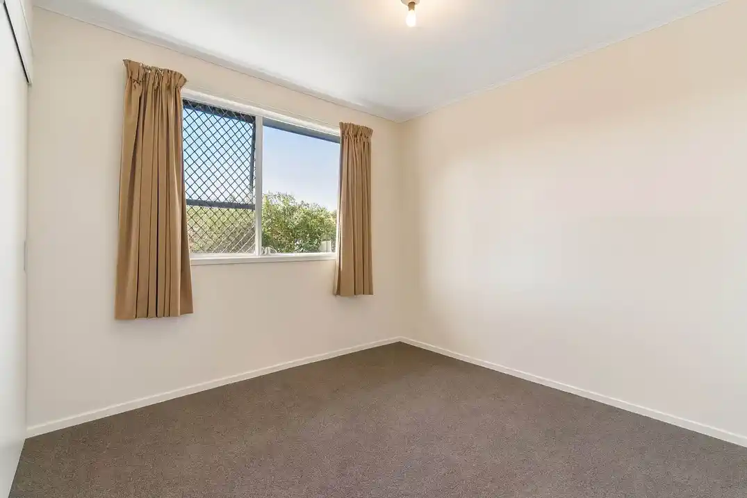 3 beds house on 926m2 section, 0.3 km to Bruce McLaren Intermediate School, 1.1 km to Henderson South School, 1.6 km to Henderson High School, 20 Newham Place, Henderson, Auckland