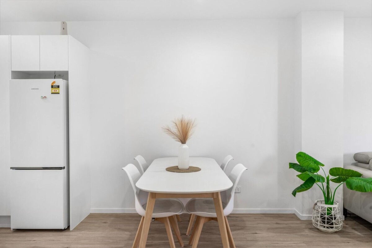 3 beds 2.5 baths home with car park, Approximately 8-minute walk to Henderson Train Station, minutes to schools, shops, 37 Eileen Newey Place, Henderson, Auckland