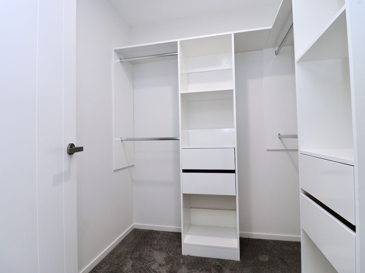 For rent, brandnew standalone 3 bed + 1 ground floor study 2 baths townhouse with garage, Available Now, 40B Arthur Road, Hill Park, Auckland