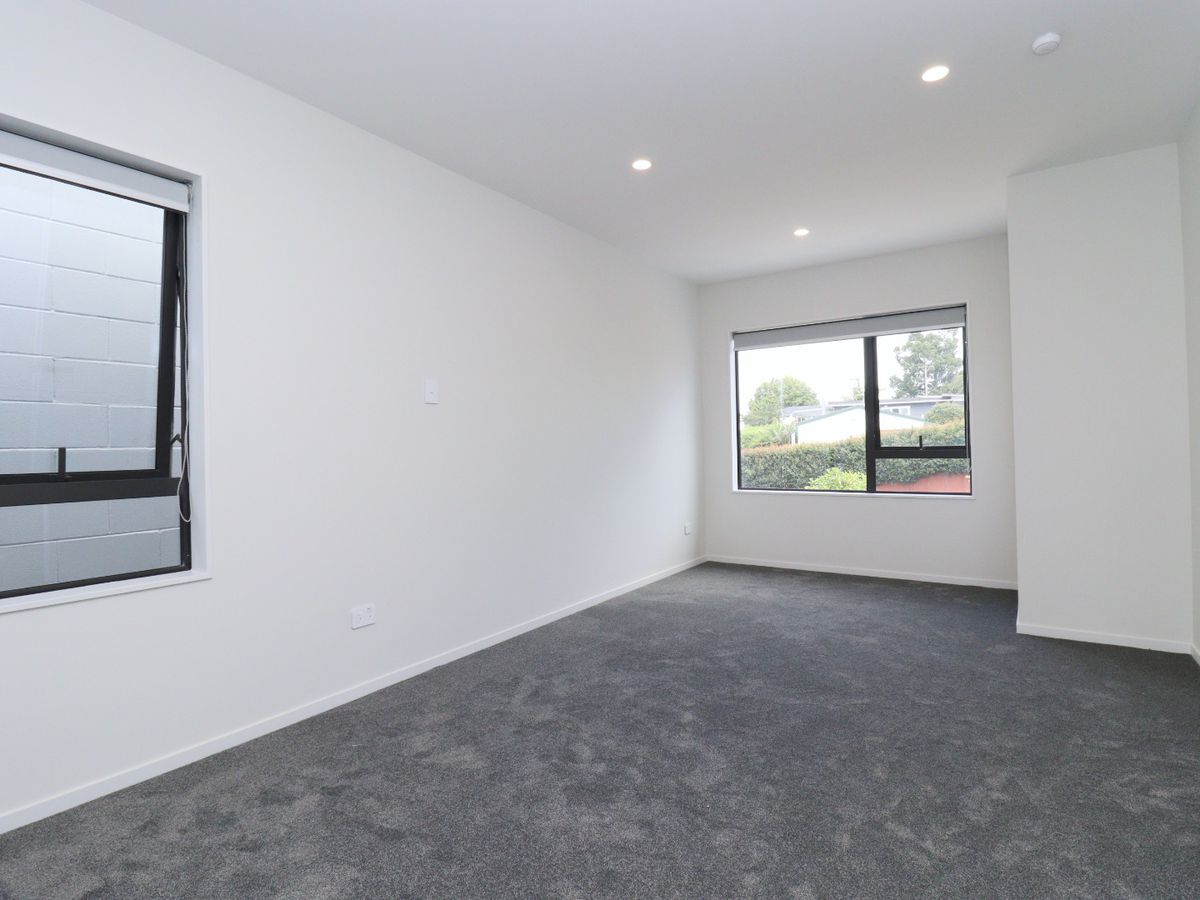 For rent, brandnew standalone 3 bed + 1 ground floor study 2 baths townhouse with garage, Available Now, 40B Arthur Road, Hill Park, Auckland