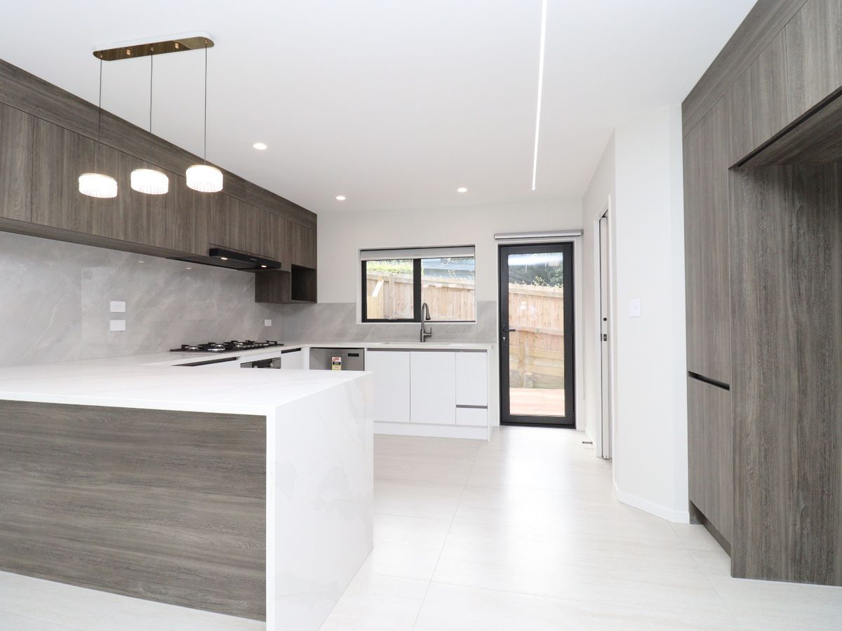 For rent, brandnew standalone 3 bed + 1 ground floor study 2 baths townhouse with garage, Available Now, 40B Arthur Road, Hill Park, Auckland