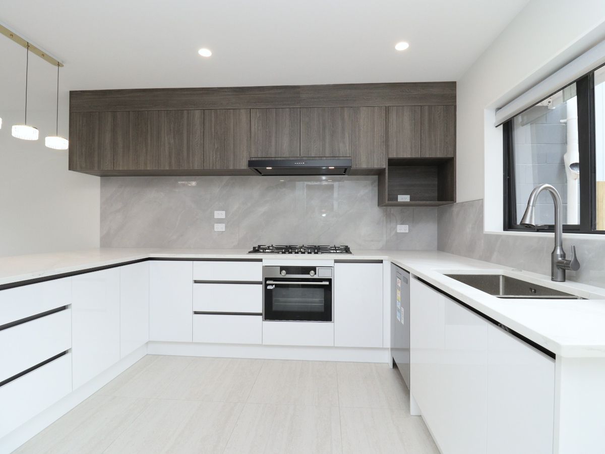 For rent, brandnew standalone 3 bed + 1 ground floor study 2 baths townhouse with garage, Available Now, 40B Arthur Road, Hill Park, Auckland