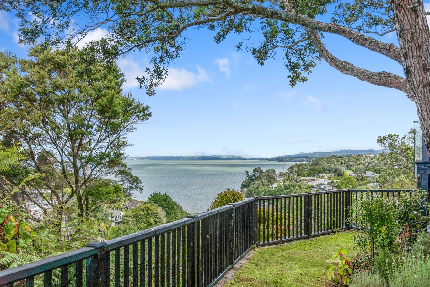 4 beds 2 baths house with double garage and sea views on 895m2 section, close to schools, shops, parks, reserves, beach, 31 Gilletta Road, Blockhouse Bay, Auckland