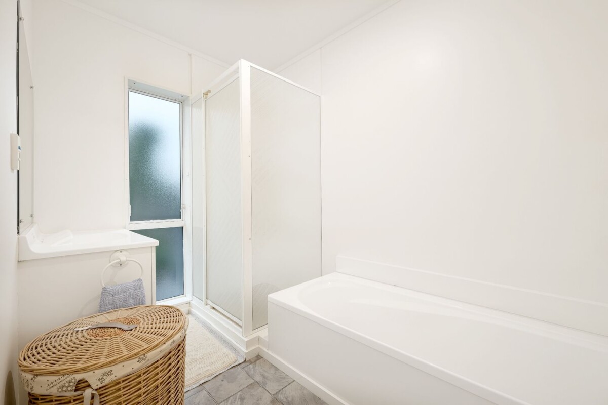 Once over a decade, Motivated owners relocate closer to the city, 140m2 brick and tile 3 beds 2 baths house on 452m2 section, Just a stone’s throw from WestCity, supermarkets, 9 Wattle Road, Sunnyvale, Auckland
