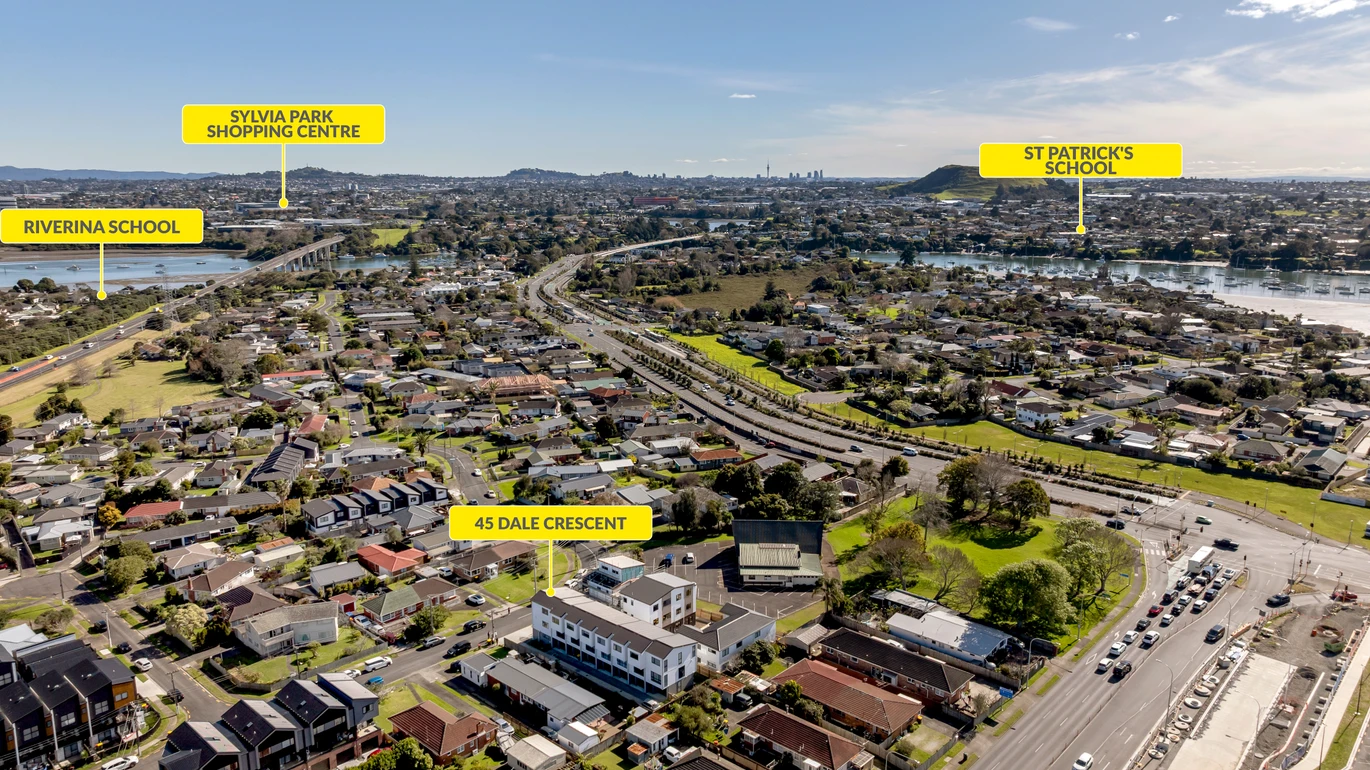 Freehold 4 beds 3.5 baths home with garage and 2 ensuites, located opposite Pakuranga Plaza, 1/45 Dale Crescent, Pakuranga, Auckland