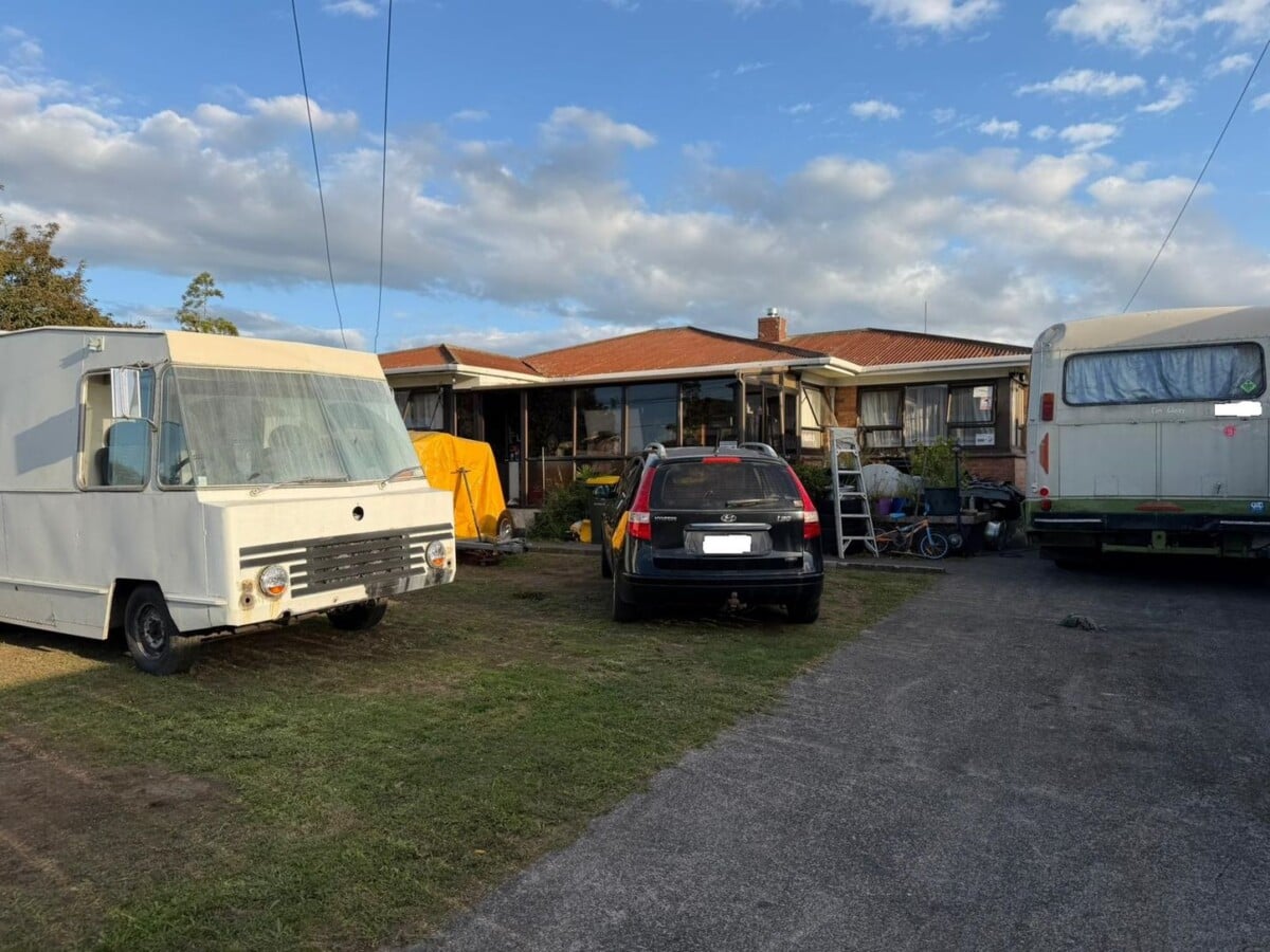 Mortgage sale, 3 beds house on 905m2 section, 27 Fernaig Street, Papakura, Auckland