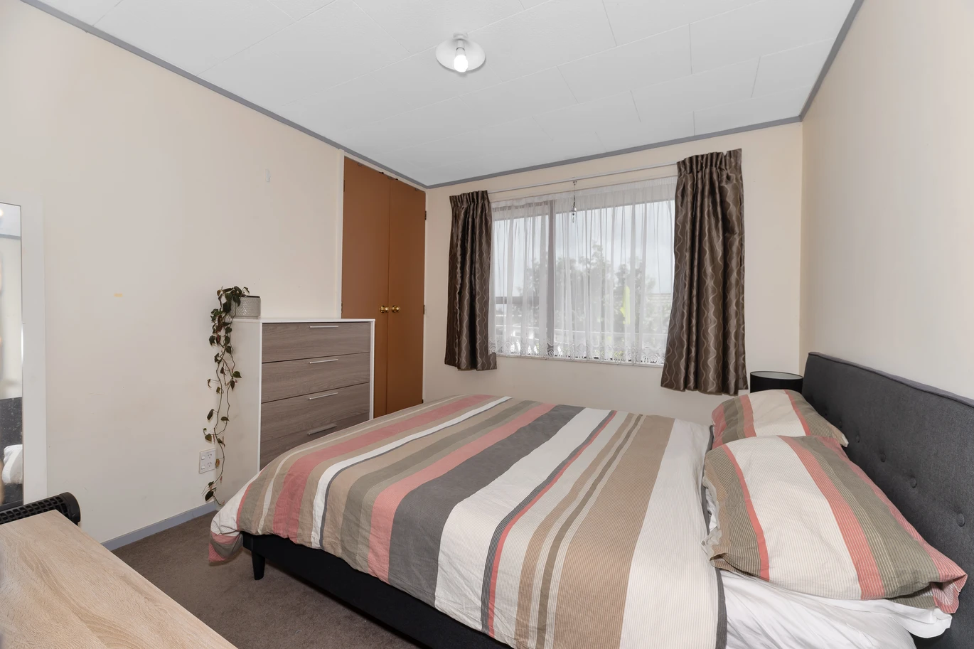 Once in 30 years, motivated vendor relocating, currently rented 3 beds house with long deck and carport, zoned for Mt Roskill Grammar School and Mt Roskill Intermediate, close to the reserve and Puketapapa / Mount Roskill, shops, motorway access, 32A Roseman Avenue, Mount Roskill, Auckland