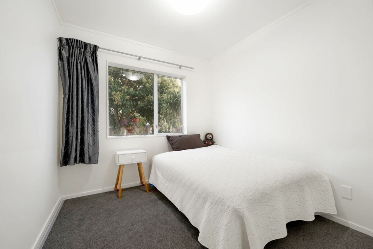 Once over a decade, Motivated owners relocate closer to the city, 140m2 brick and tile 3 beds 2 baths house on 452m2 section, Just a stone’s throw from WestCity, supermarkets, 9 Wattle Road, Sunnyvale, Auckland