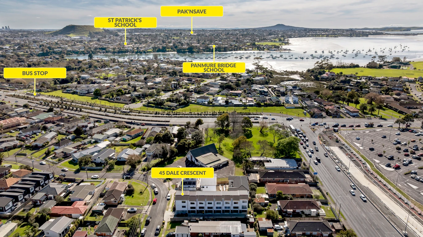 Freehold 4 beds 3.5 baths home with garage and 2 ensuites, located opposite Pakuranga Plaza, 1/45 Dale Crescent, Pakuranga, Auckland