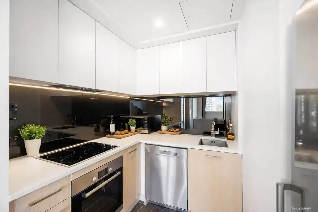 Zoned for and 2 km to Auckland Girls’ Grammar School, move-in ready, 51m2 freehold 1 bed + 1 flexi room 1 bath apartment, Full furniture package included, 1506/70 Anzac Avenue, City Centre, Auckland