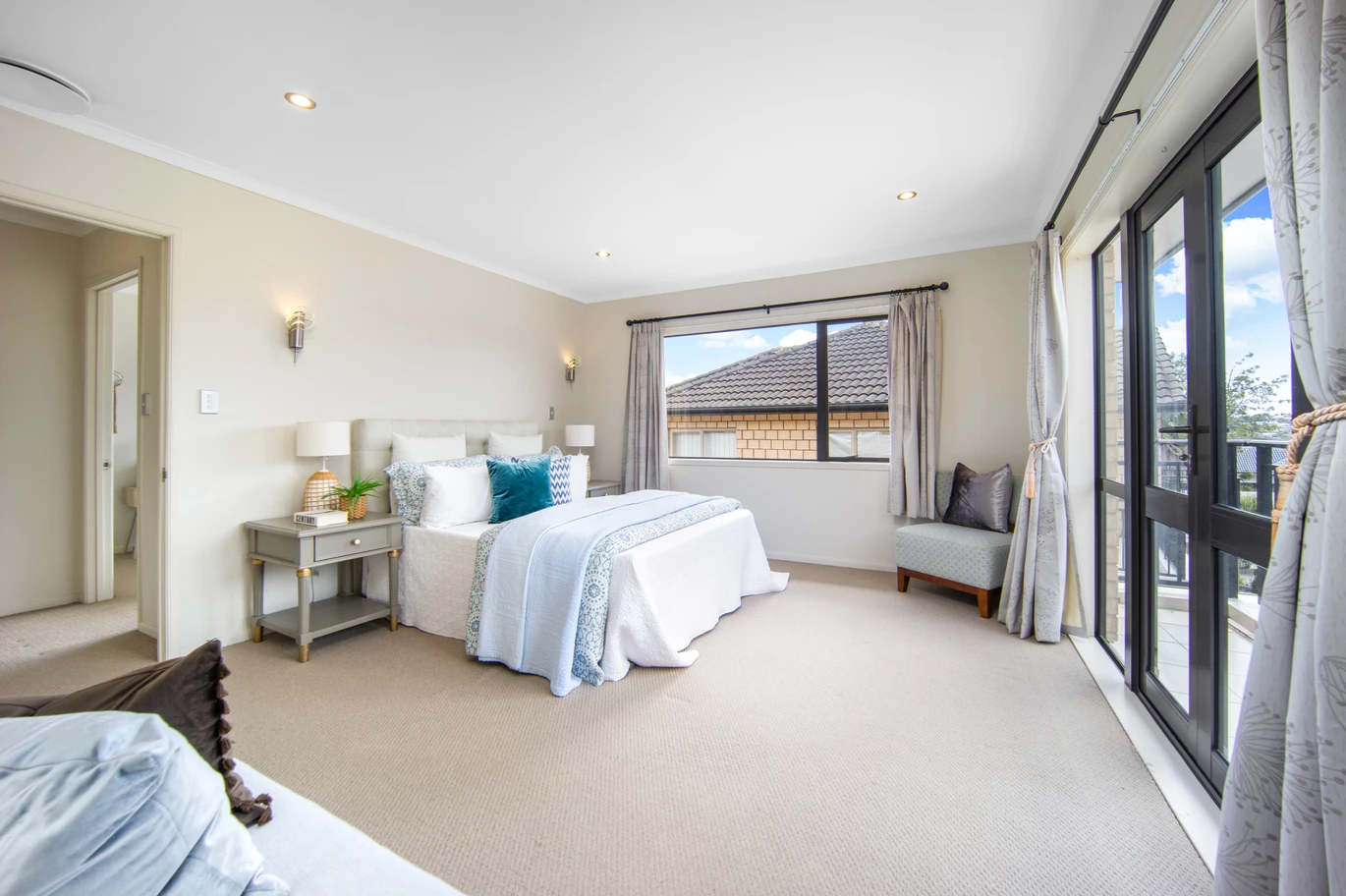 207m2 Brick and tile freehold standalone 4 beds 2.5 baths home with double garage on 288m2 section, close to local schools, parks, shops, cafes, and public transport, 145D Taylor Street, Blockhouse Bay, Auckland