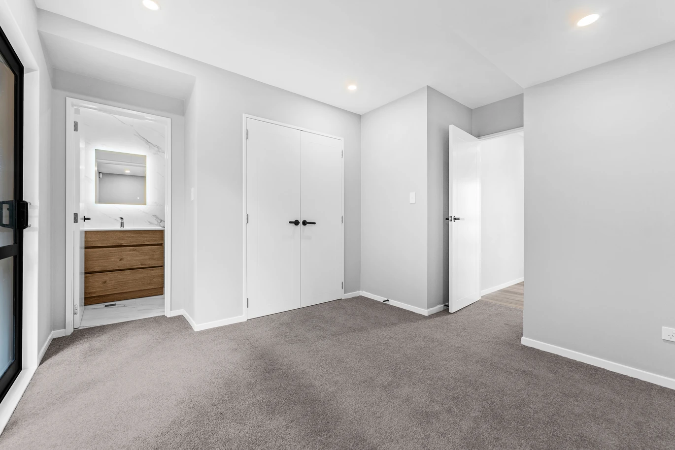 Brandnew freehold 3 beds 3.5 baths home with 3 ensuites and garage, walks to Highland Park Shopping Centre,, zoned for Howick Primary, Howick Intermediate, and Pakuranga College, 4/24 (Lot 6) Aberfeldy Avenue , Highland Park, Auckland