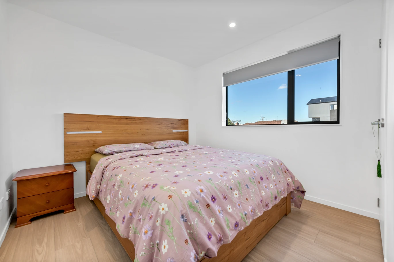 Freehold 4 beds 3.5 baths home with garage and 2 ensuites, located opposite Pakuranga Plaza, 1/45 Dale Crescent, Pakuranga, Auckland
