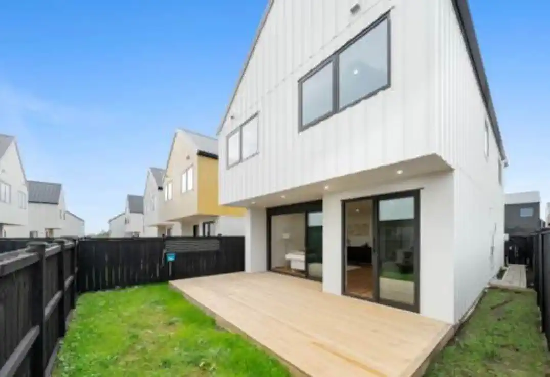 177m2 standalone 4 beds 3 baths house with garage, in the heart of the sought-after Karaka Village, 14 Murray Grey Lane, Karaka, Auckland