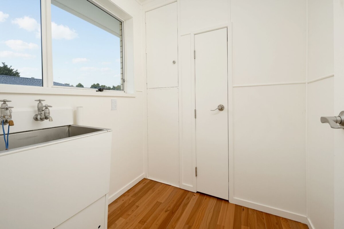 Freshly painted brick 3 beds 1.5 baths house on 316m2 section, Close to Park, WestCity Waitakere, Lincoln Road amenities, schools, motorwar access, 56 Fitzwater Place, Henderson, , Auckland