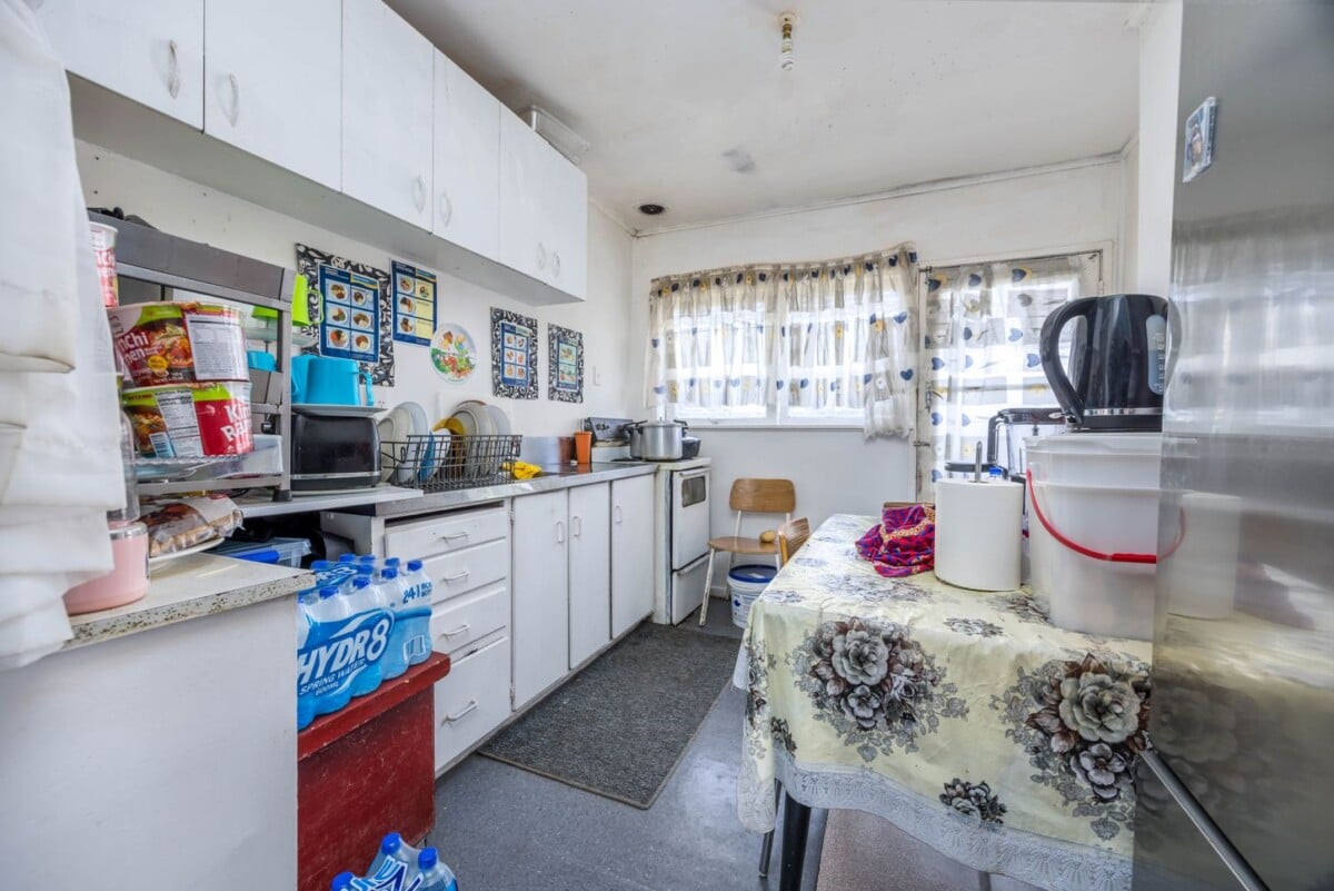 Once in 40 years, Current CV: $1,850,000, zoned for T/H’s and or Apartments, 4 x brick 2-bedroom units on 766m2 , each unit rented $390 per week, 25 Point England Road, Point England, Auckland