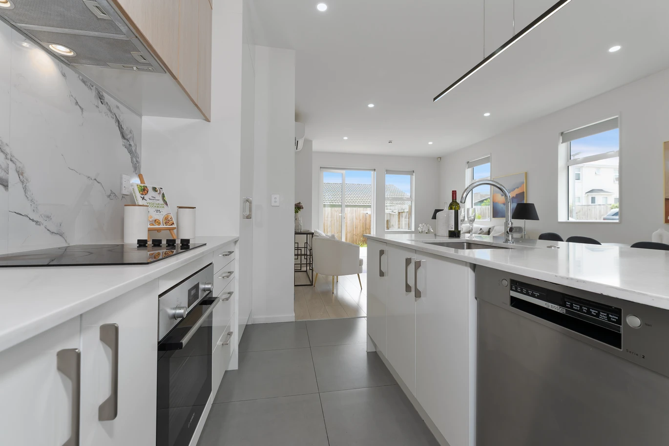 Standalone 4 beds 2.5 baths home with 2 car parks on 162m2 section, close to schools, shops, motorway access, Paradise Ice Skating, Akarana & Titirangi Golf Clubs, 29 Whautapu Court, Avondale, Auckland