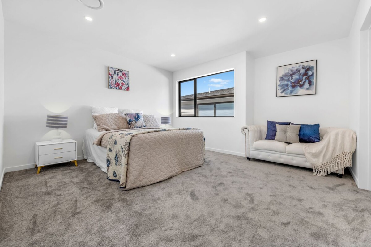 Brandnew 7 beds 6.5 baths house with double garage and 2 beds granny on 431m2 section, next to a peaceful reserve, vendors ant it sold, 8 Hing Street, Flat Bush, Auckland