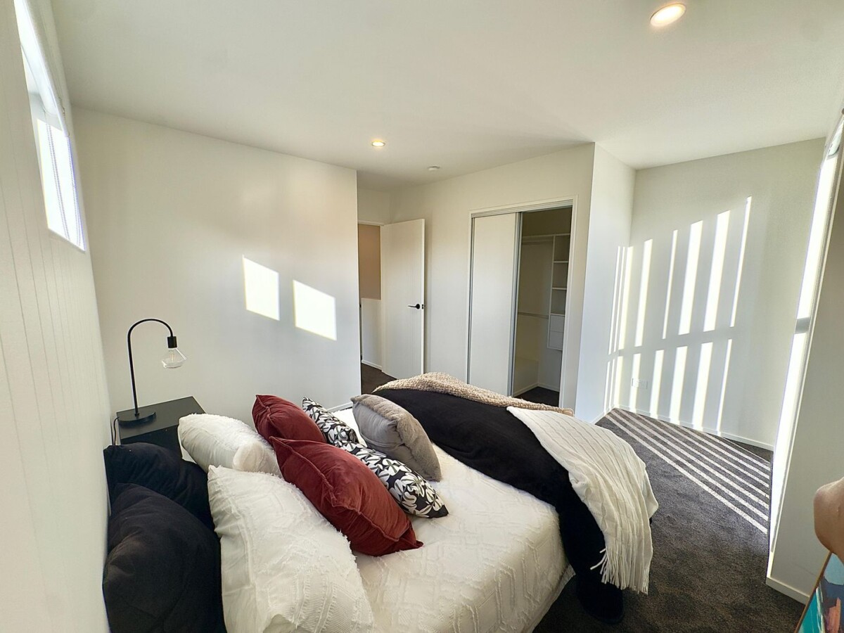 10-Year Master Build Guarantee, brandnew 2 beds 1.5 baths home with car park, close to schools, shops, parks, 12 Taratoa Street, Point England,, Auckland