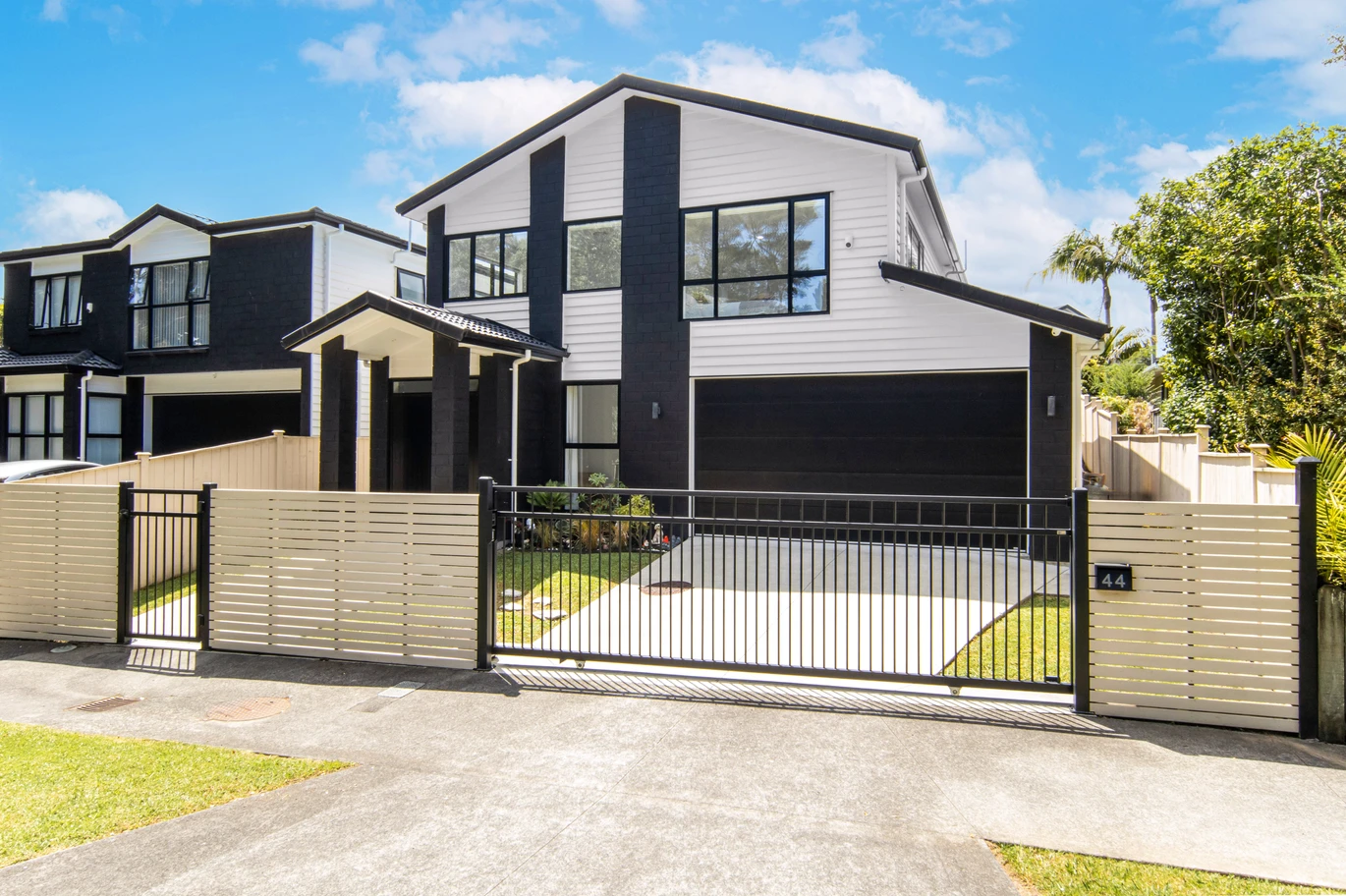 Set directly opposite Craigavon Park, 4 beds 3 baths house on 424m2 section, central air conditioning, walks to Blockhouse Bay Village. Beaches, bush walks, public transport, shops, and key amenities, 44 Connell Street Blockhouse Bay, Auckland