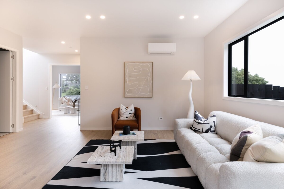 244m2 brandnew standalone freehold 4 beds 3.5 baths house with double garage, minutes from East Beach and schools, close to Remuera Golf Club, Meadowbank Shopping Centre, Lunn Avenue, and supermarkets, 20B Kissling Place, St Johns, Auckland