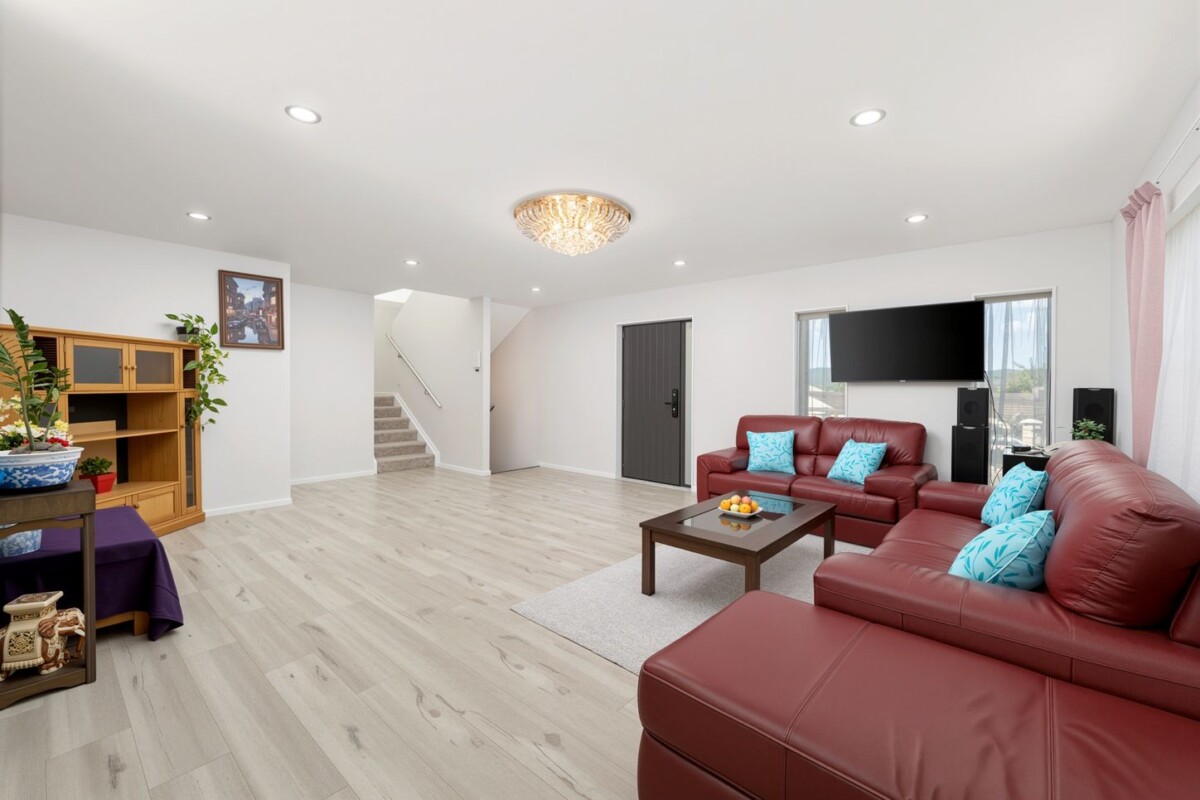 Zoned for Rutherford College, Empty Nest! Owners Need Smaller Home, 4 beds 3 baths house on 357m2 section, handy to WestCity Shopping Mall, local shops, schools, bus routes, and motorway access, 93 Waitaki Street, Henderson, Auckland