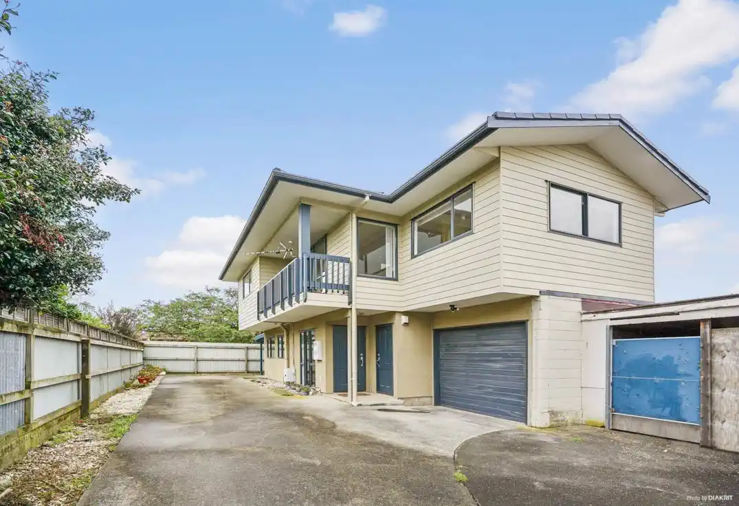 For rent, 3 beds 1 bath house, Available from Monday, February 23, 2026, 54b Kautami Ave, Papatoetoe, Auckland