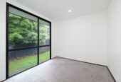 3 beds home, do-up, Just a short stroll to the rail station, 2/16 Cameron Place, Ranui, Auckland