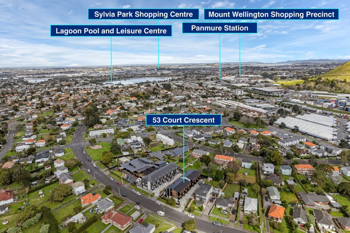 Urgent sale, vendor wants SOLD, Brandnew freehold 4 beds 3 baths home with garage, close to transport, Basin, and parks, 4/53 Court Crescent, Panmure, Auckland