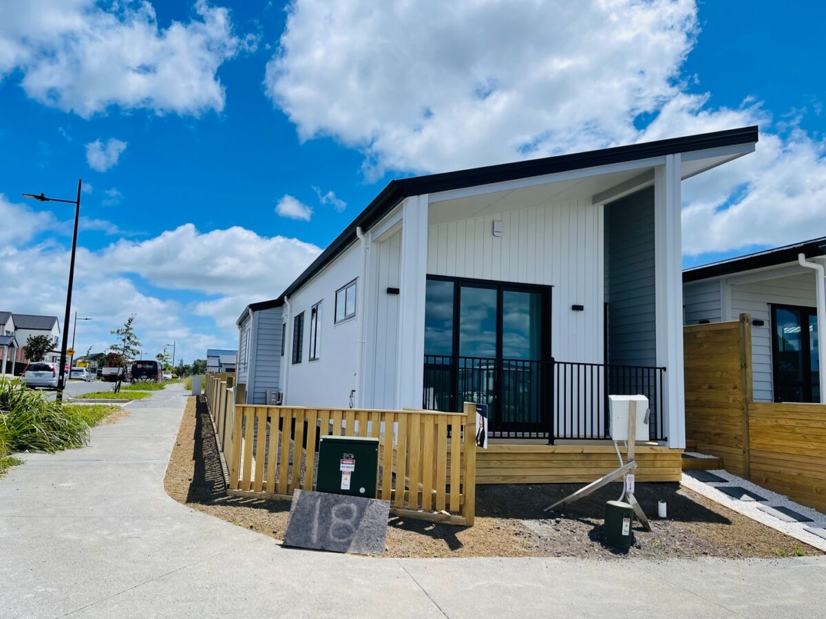 Brandnew 3 beds 1.5 baths home with 2 car parks, close to local schools, parks, shopping amenities, 20 Ihi Place, Drury, Auckland