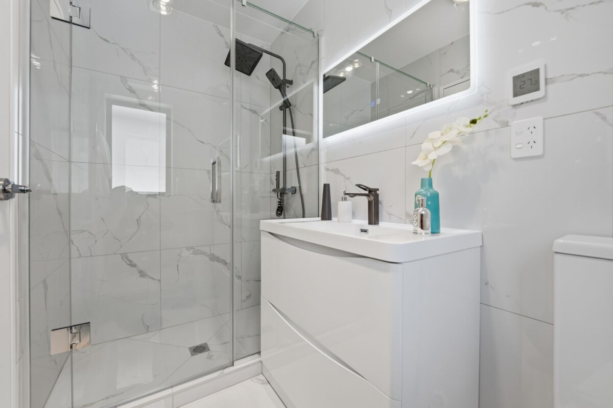 152m2 brandnew standalone 4 beds 2.5 baths home on 225m2 section, just moments from Lynn Mall, train links, parks, and local schools, 141A Seabrook Avenue, New Lynn, Auckland