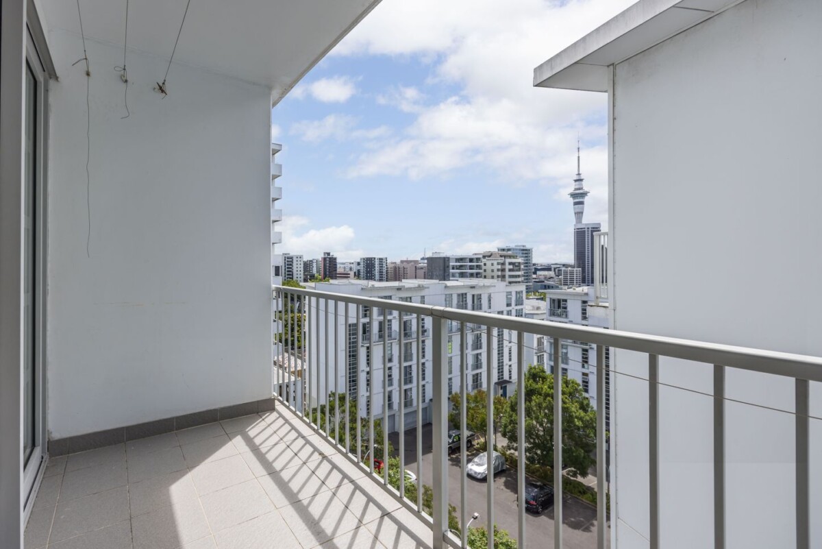 Auckland Grammar School Zone, Fully furnished, Leasehold 2-beds 1 bath 2 car parks multi level apartment, 7C/11A City Road, Auckland Central, Auckland