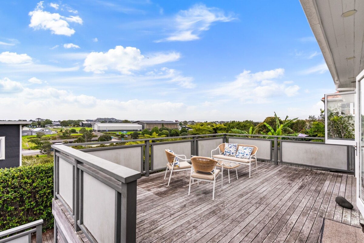Owners now overseas, upgraded 3 beds 1.5 baths house with car park on 505m2 section, central heating , Set on an elevated site in one of Westmere’s most sought-after streets, sweeping views across Meola Reef and out to Seddon Fields, 22 Sunny Brae Crescent, Westmere, Auckland