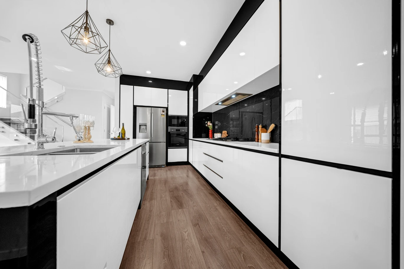 Move-in ready, The owners have relocated, 6 beds 5 baths house on 364m2 section, close to large green reserves, shopping malls, supermarkets, schools, 81 Tir Conaill Avenue, Flat Bush, Auckland