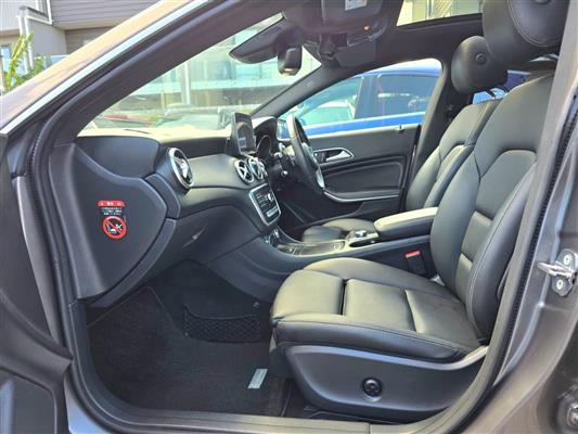 2018 Mercedes-Benz CLA 220 **Sunroof**Cruise Control**Fully Leather & Heating Seats**Electric & Memory Seats**Blindspot Detection**Parking Sensors**Reversing Camera** Sedan Automatic, 5 seats, Petrol, 1,991 cc, 77,469 km