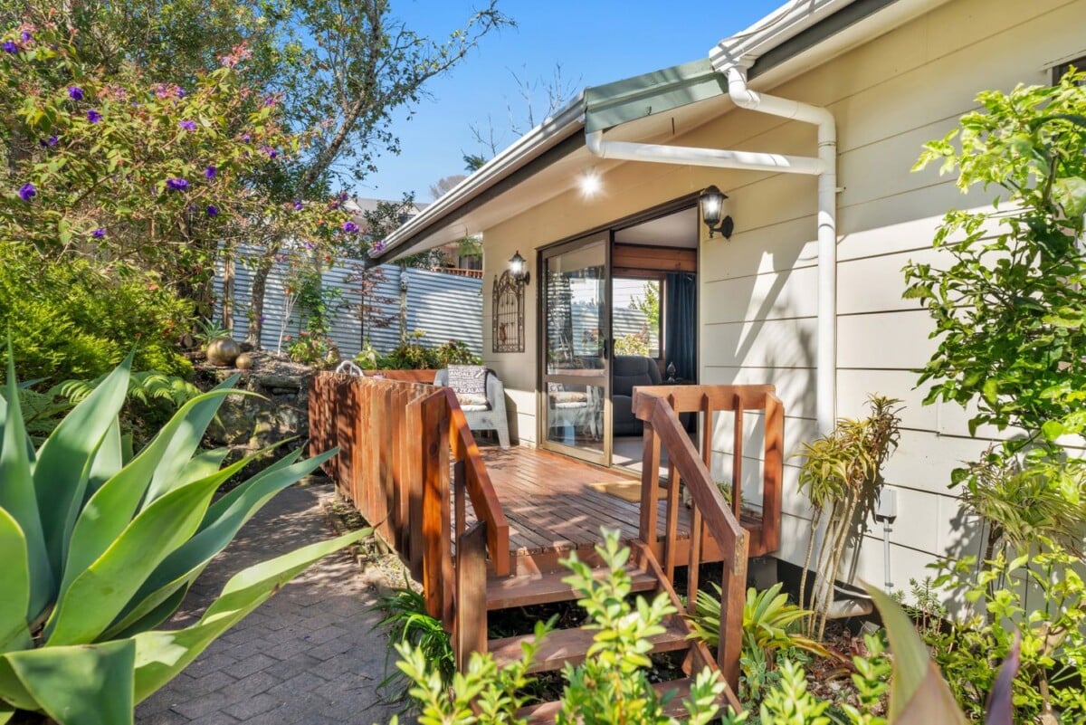 Separation = Opportunity for First Home Buyer, 3 beds house with carport on 1/2 share of 703sqm section, minutes from Birkenhead Shopping Mall and local amenities right in the heart of Birkdale, 1/32 Gatman Street, Birkdale, Auckland
